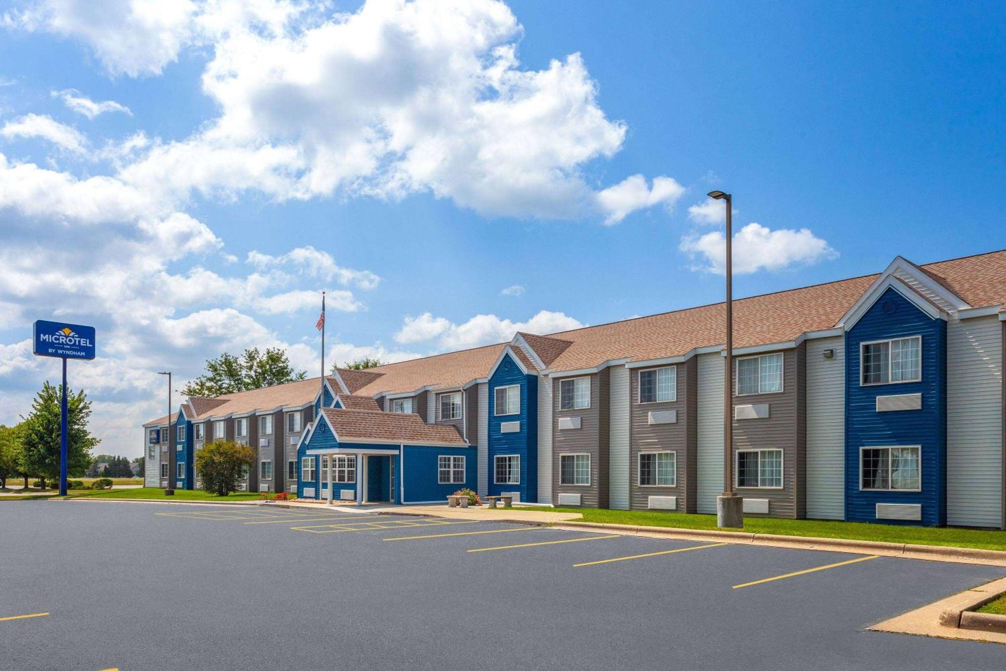 Microtel Inn By Wyndham Janesville Exterior photo