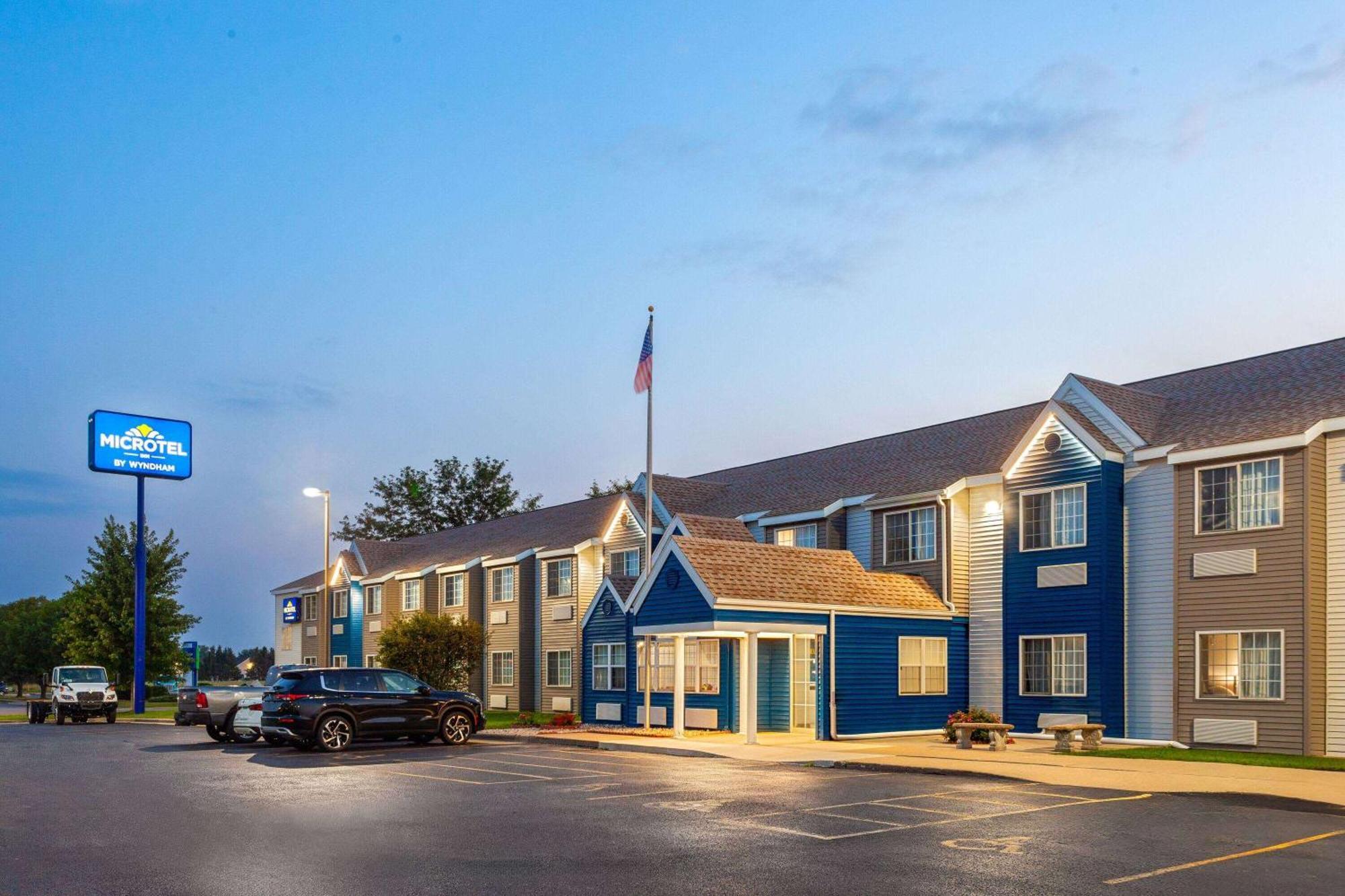 Microtel Inn By Wyndham Janesville Exterior photo